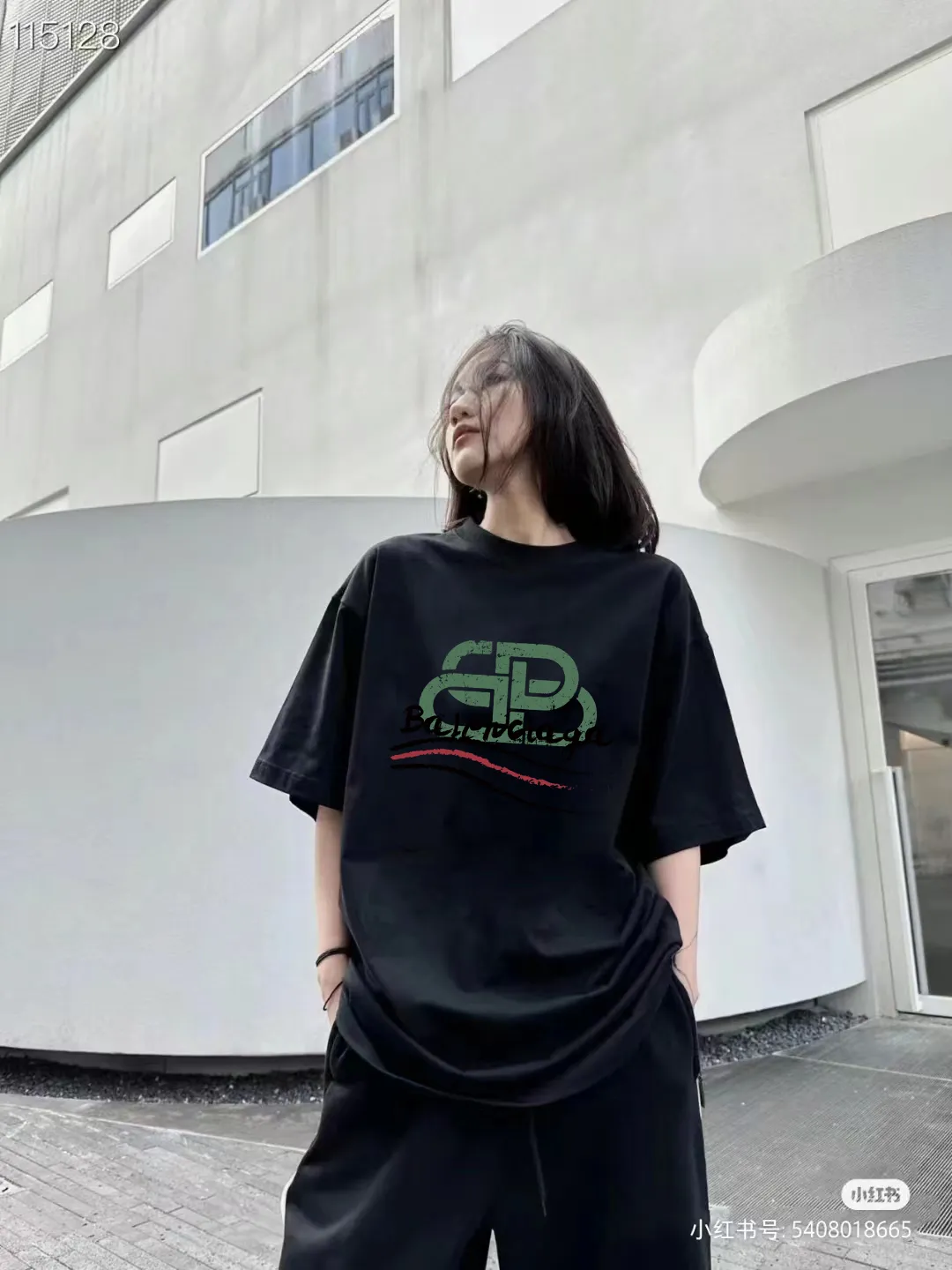 P80✨🔥 BALENCIAGA Paris lettering printed short-sleeved T-shirt. Custom-woven and dyed 300 grams of combed cotton heavyweight fabric. Zero color difference in threads. Perfect details. Different from the current currency version. Welcome to compare. Same Style for men and women. Must-sell in the picture above. Color: White Black Size: 1 2 3 4